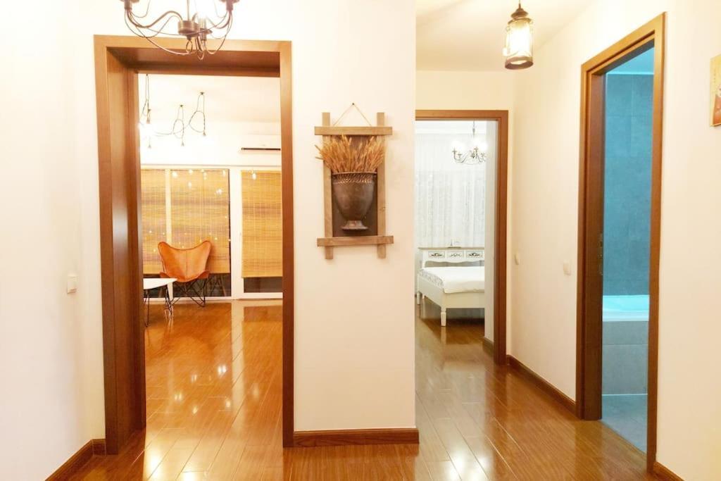 Cosy Boutique 61 Sqm Apartment - Private Parking - Ten Blocks Residence Bucarest Extérieur photo